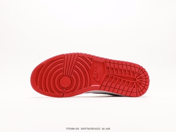 Air Jordan 1 Retro High 'Chicago'
