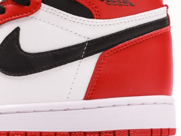 Air Jordan 1 Retro High 'Chicago'