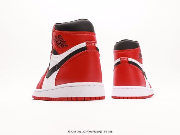 Air Jordan 1 Retro High 'Chicago'